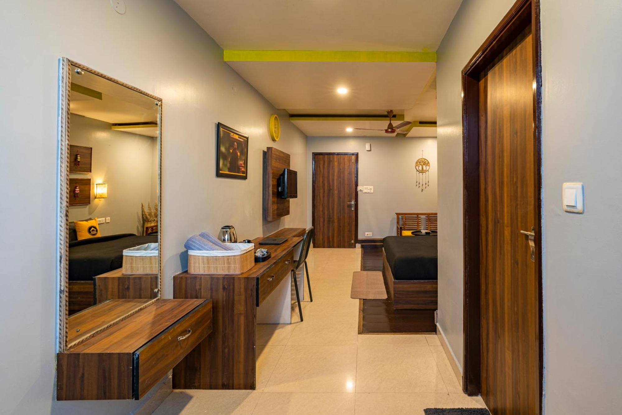 מקלוד גאנג' The Hosteller Mcleodganj, Mall Road מראה חיצוני תמונה